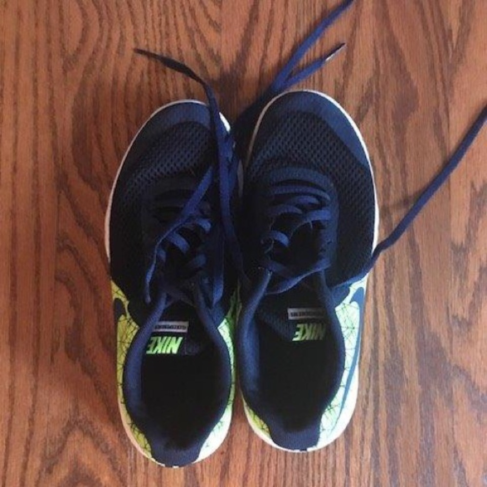 Nike tennis shoes - Size 4 Youth
